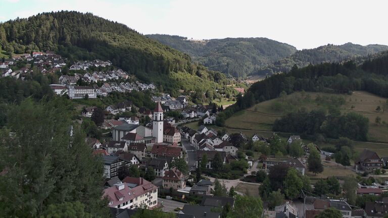 Dieses Bild zeigt eine Webcam-Aufnahme von Ottenhöfen, aufgenommen am Sonntag, den 02.08.2026 um 16:40 Uhr