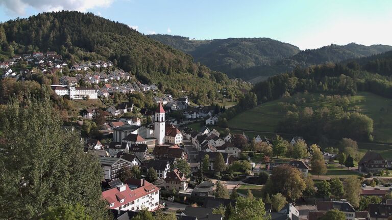 Dieses Bild zeigt eine Webcam-Aufnahme von Ottenhöfen, aufgenommen am Dienstag, den 06.10.2026 um 17:10 Uhr
