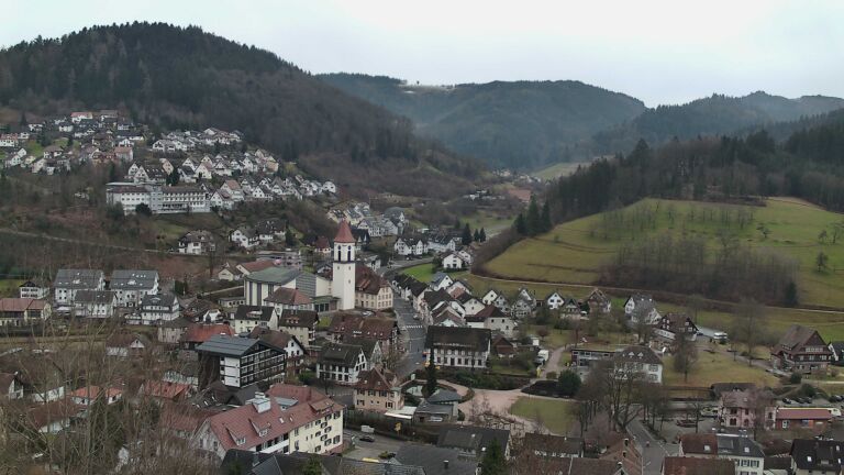 Dieses Bild zeigt eine Webcam-Aufnahme von Ottenhöfen, aufgenommen am Dienstag, den 27.01.2026 um 14:40 Uhr