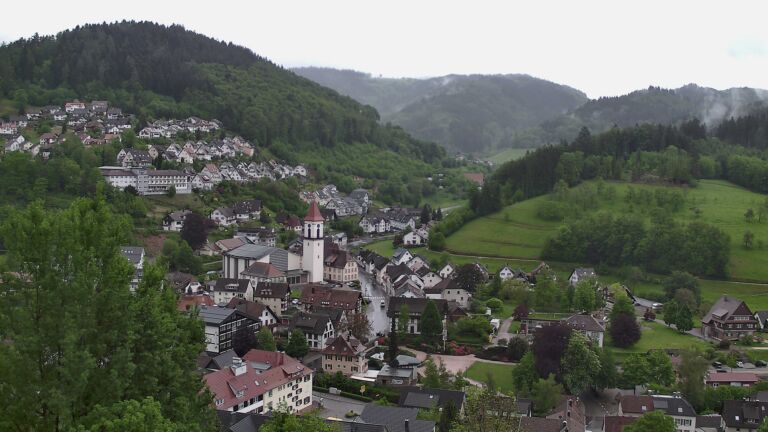 Dieses Bild zeigt eine Webcam-Aufnahme von Ottenhöfen, aufgenommen am Mittwoch, den 06.05.2026 um 17:50 Uhr
