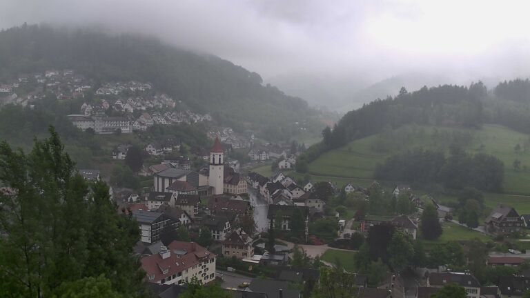 Dieses Bild zeigt eine Webcam-Aufnahme von Ottenhöfen, aufgenommen am Montag, den 11.05.2026 um 17:50 Uhr