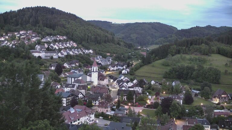 Dieses Bild zeigt eine Webcam-Aufnahme von Ottenhöfen, aufgenommen am Montag, den 18.05.2026 um 21:30 Uhr