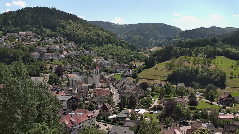 Dieses Bild zeigt eine Webcam-Aufnahme von Ottenhöfen, aufgenommen am Donnerstag, den 18.06.2026 um 14:00 Uhr