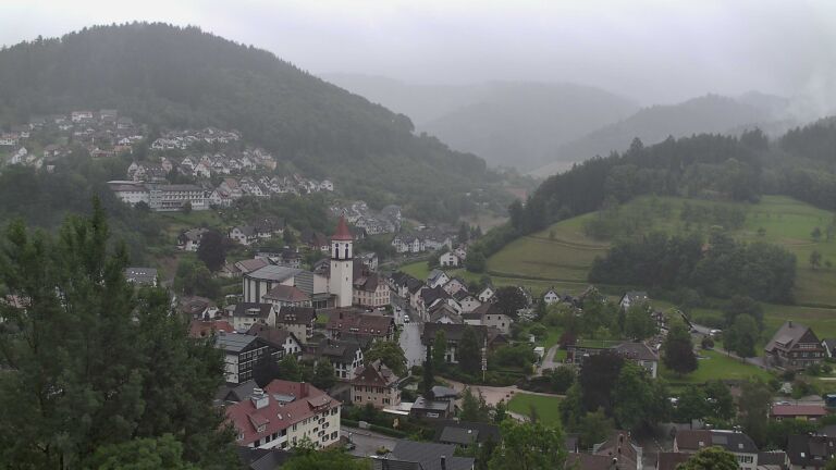 Dieses Bild zeigt eine Webcam-Aufnahme von Ottenhöfen, aufgenommen am Freitag, den 12.06.2026 um 07:10 Uhr