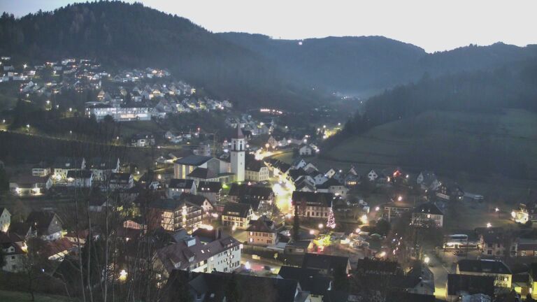 Dieses Bild zeigt eine Webcam-Aufnahme von Ottenhöfen, aufgenommen am Freitag, den 12.12.2025 um 17:10 Uhr