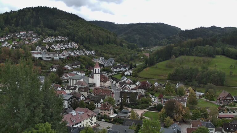 Dieses Bild zeigt eine Webcam-Aufnahme von Ottenhöfen, aufgenommen am Donnerstag, den 22.10.2026 um 12:30 Uhr