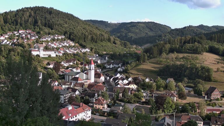 Dieses Bild zeigt eine Webcam-Aufnahme von Ottenhöfen, aufgenommen am Mittwoch, den 05.08.2026 um 19:30 Uhr
