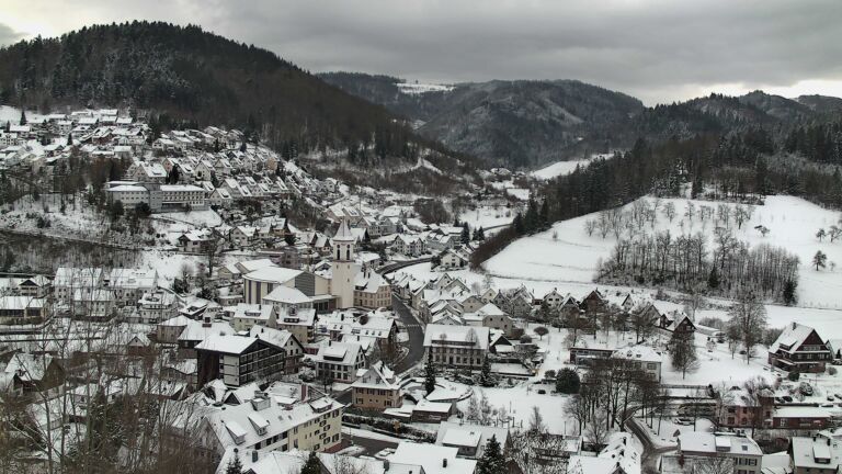 Dieses Bild zeigt eine Webcam-Aufnahme von Ottenhöfen, aufgenommen am Sonntag, den 04.01.2026 um 10:40 Uhr