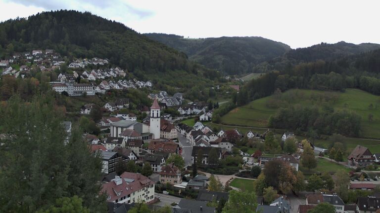Dieses Bild zeigt eine Webcam-Aufnahme von Ottenhöfen, aufgenommen am Donnerstag, den 22.10.2026 um 13:00 Uhr