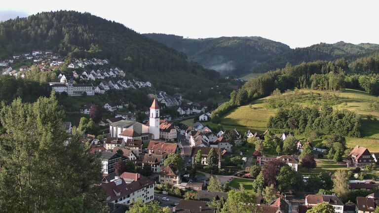 Dieses Bild zeigt eine Webcam-Aufnahme von Ottenhöfen, aufgenommen am Montag, den 01.06.2026 um 07:00 Uhr