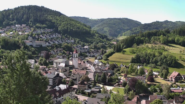Dieses Bild zeigt eine Webcam-Aufnahme von Ottenhöfen, aufgenommen am Samstag, den 23.05.2026 um 10:10 Uhr