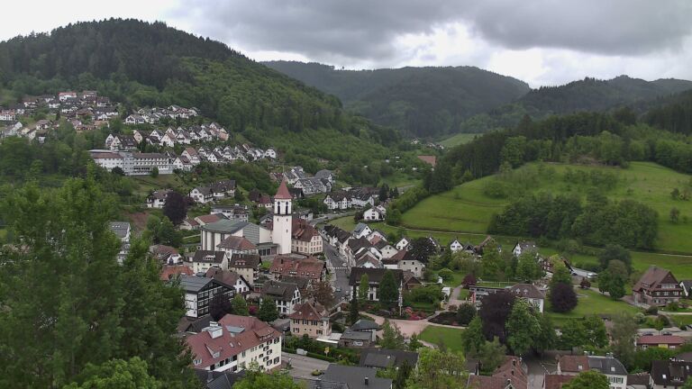 Dieses Bild zeigt eine Webcam-Aufnahme von Ottenhöfen, aufgenommen am Freitag, den 15.05.2026 um 12:00 Uhr