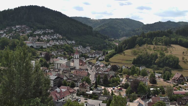 Dieses Bild zeigt eine Webcam-Aufnahme von Ottenhöfen, aufgenommen am Sonntag, den 26.07.2026 um 12:10 Uhr