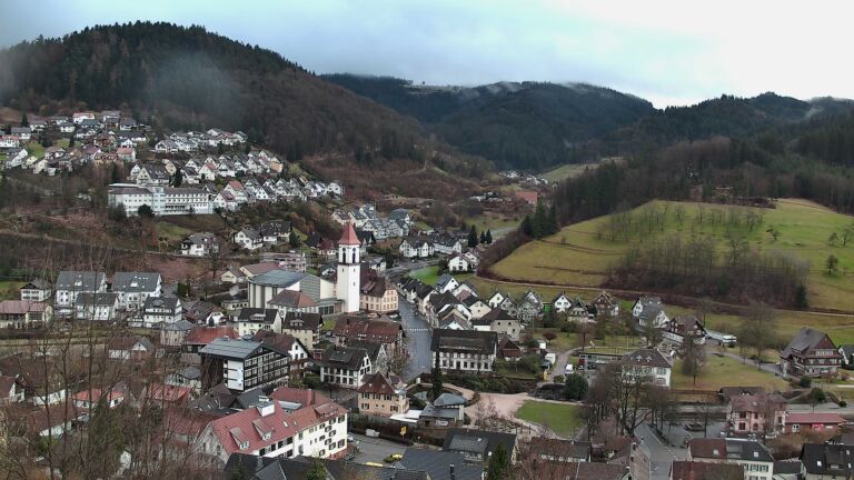 Dieses Bild zeigt eine Webcam-Aufnahme von Ottenhöfen, aufgenommen am Montag, den 16.02.2026 um 17:20 Uhr