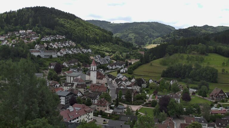 Dieses Bild zeigt eine Webcam-Aufnahme von Ottenhöfen, aufgenommen am Sonntag, den 07.06.2026 um 11:30 Uhr
