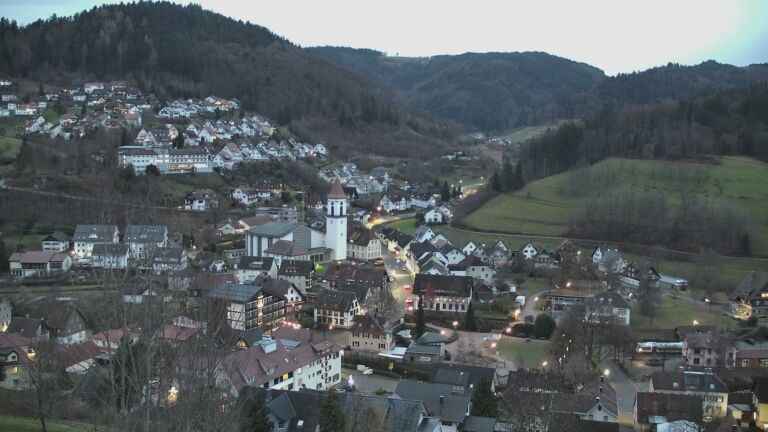 Dieses Bild zeigt eine Webcam-Aufnahme von Ottenhöfen, aufgenommen am Freitag, den 19.12.2025 um 16:50 Uhr