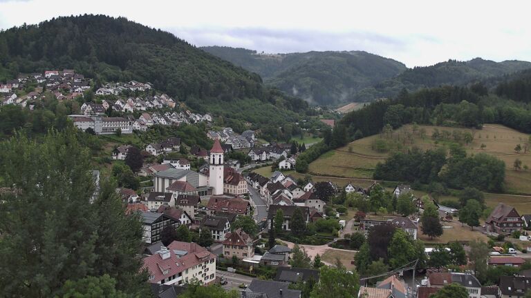 Dieses Bild zeigt eine Webcam-Aufnahme von Ottenhöfen, aufgenommen am Montag, den 27.07.2026 um 07:40 Uhr