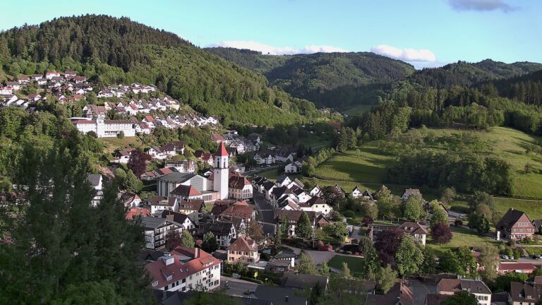 Dieses Bild zeigt eine Webcam-Aufnahme von Ottenhöfen, aufgenommen am Dienstag, den 12.05.2026 um 19:40 Uhr