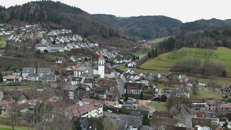 Dieses Bild zeigt eine Webcam-Aufnahme von Ottenhöfen, aufgenommen am Freitag, den 19.12.2025 um 10:10 Uhr