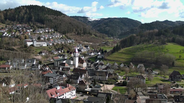 Dieses Bild zeigt eine Webcam-Aufnahme von Ottenhöfen, aufgenommen am Mittwoch, den 01.04.2026 um 16:50 Uhr