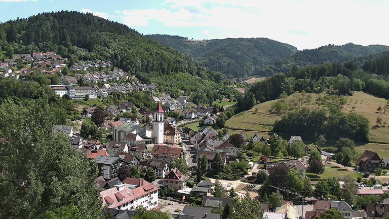Dieses Bild zeigt eine Webcam-Aufnahme von Ottenhöfen, aufgenommen am Samstag, den 11.07.2026 um 15:30 Uhr