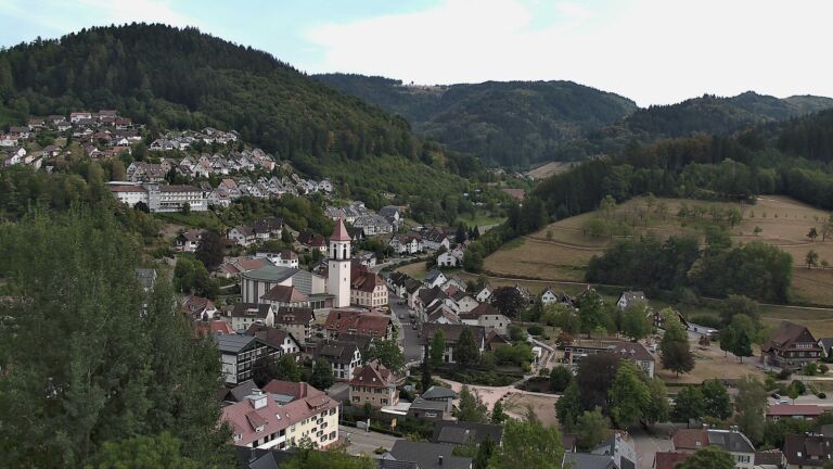 Dieses Bild zeigt eine Webcam-Aufnahme von Ottenhöfen, aufgenommen am Samstag, den 15.08.2026 um 16:30 Uhr
