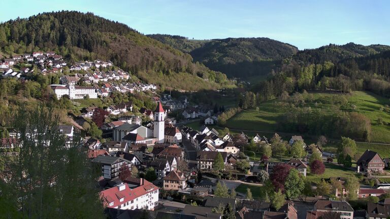 Dieses Bild zeigt eine Webcam-Aufnahme von Ottenhöfen, aufgenommen am Freitag, den 24.04.2026 um 19:20 Uhr