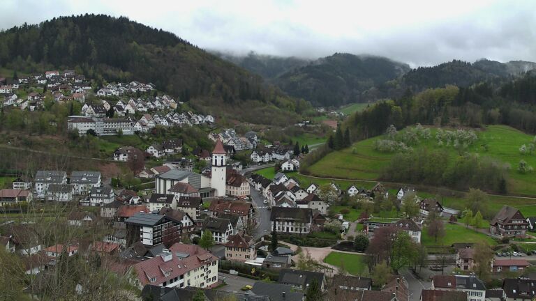 Dieses Bild zeigt eine Webcam-Aufnahme von Ottenhöfen, aufgenommen am Sonntag, den 12.04.2026 um 12:20 Uhr