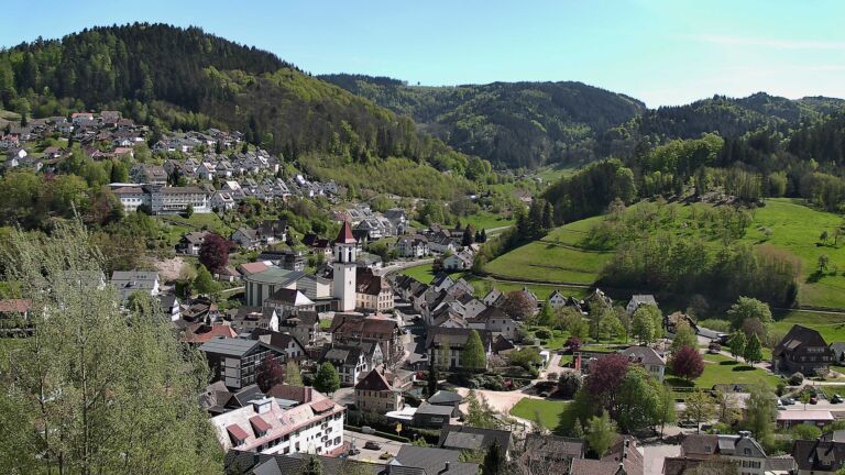 Dieses Bild zeigt eine Webcam-Aufnahme von Ottenhöfen, aufgenommen am Freitag, den 24.04.2026 um 15:10 Uhr