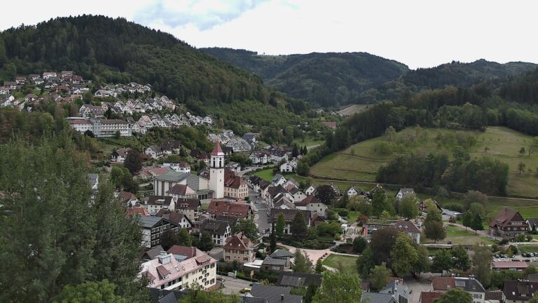 Dieses Bild zeigt eine Webcam-Aufnahme von Ottenhöfen, aufgenommen am Sonntag, den 13.09.2026 um 14:50 Uhr