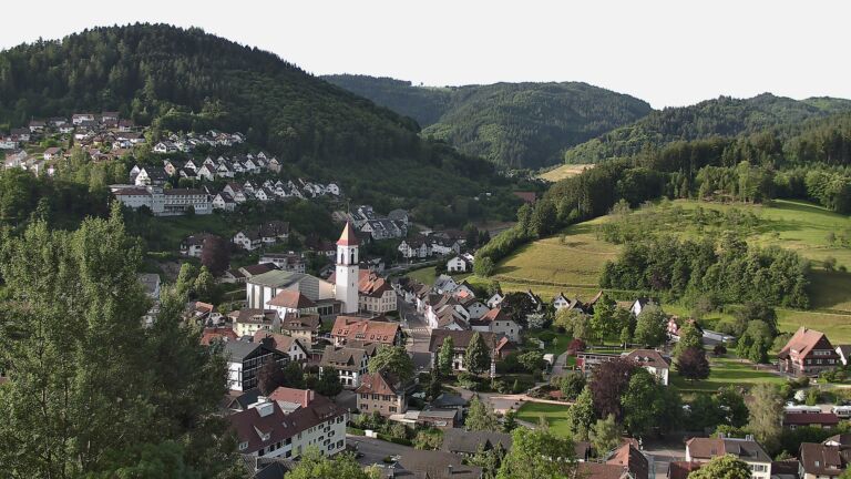 Dieses Bild zeigt eine Webcam-Aufnahme von Ottenhöfen, aufgenommen am Montag, den 08.06.2026 um 07:20 Uhr