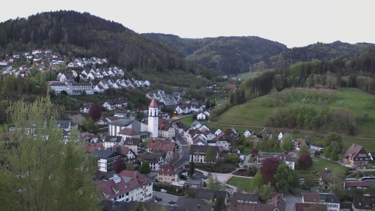 Dieses Bild zeigt eine Webcam-Aufnahme von Ottenhöfen, aufgenommen am Samstag, den 25.04.2026 um 06:00 Uhr