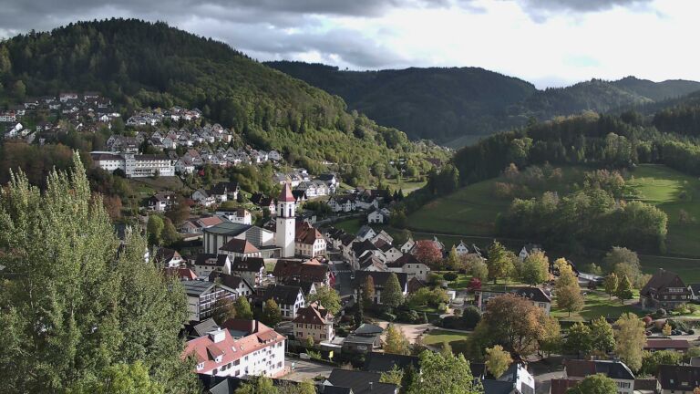 Dieses Bild zeigt eine Webcam-Aufnahme von Ottenhöfen, aufgenommen am Samstag, den 24.10.2026 um 16:10 Uhr