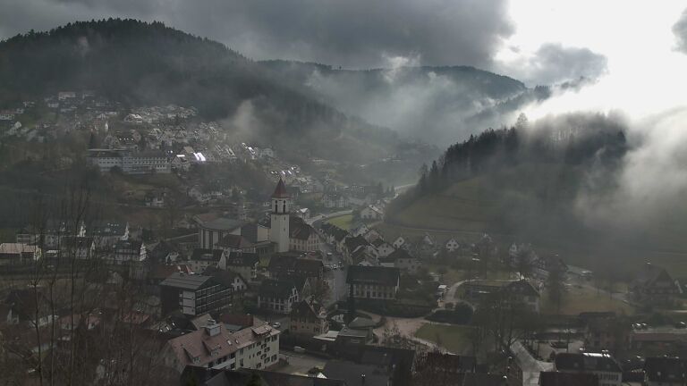 Dieses Bild zeigt eine Webcam-Aufnahme von Ottenhöfen, aufgenommen am Montag, den 02.02.2026 um 13:00 Uhr