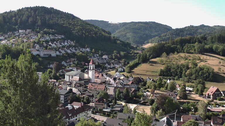 Dieses Bild zeigt eine Webcam-Aufnahme von Ottenhöfen, aufgenommen am Freitag, den 07.08.2026 um 09:30 Uhr