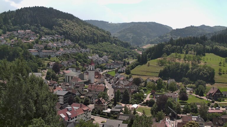 Dieses Bild zeigt eine Webcam-Aufnahme von Ottenhöfen, aufgenommen am Montag, den 22.06.2026 um 13:30 Uhr