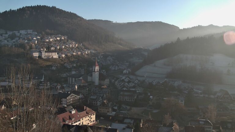 Dieses Bild zeigt eine Webcam-Aufnahme von Ottenhöfen, aufgenommen am Sonntag, den 28.12.2025 um 15:10 Uhr