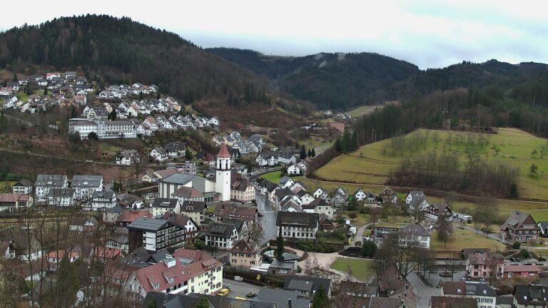 Dieses Bild zeigt eine Webcam-Aufnahme von Ottenhöfen, aufgenommen am Dienstag, den 10.02.2026 um 14:00 Uhr