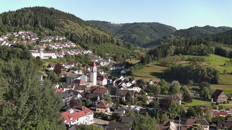 Dieses Bild zeigt eine Webcam-Aufnahme von Ottenhöfen, aufgenommen am Samstag, den 20.06.2026 um 19:00 Uhr