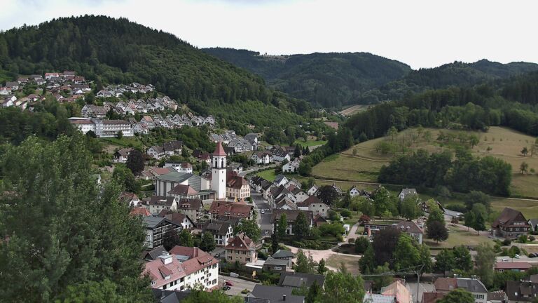 Dieses Bild zeigt eine Webcam-Aufnahme von Ottenhöfen, aufgenommen am Montag, den 13.07.2026 um 16:20 Uhr