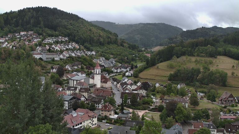 Dieses Bild zeigt eine Webcam-Aufnahme von Ottenhöfen, aufgenommen am Sonntag, den 30.08.2026 um 12:30 Uhr