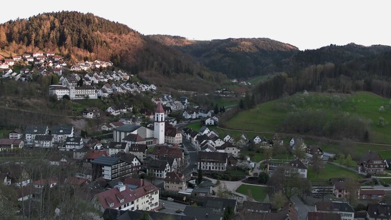 Dieses Bild zeigt eine Webcam-Aufnahme von Ottenhöfen, aufgenommen am Mittwoch, den 08.04.2026 um 19:40 Uhr