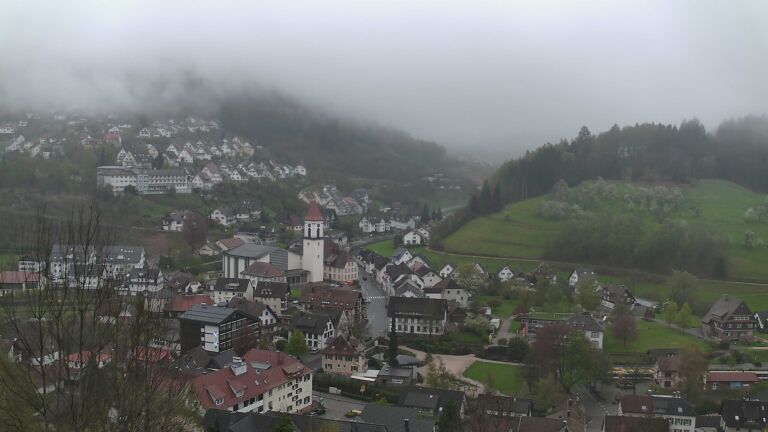 Dieses Bild zeigt eine Webcam-Aufnahme von Ottenhöfen, aufgenommen am Montag, den 13.04.2026 um 17:40 Uhr