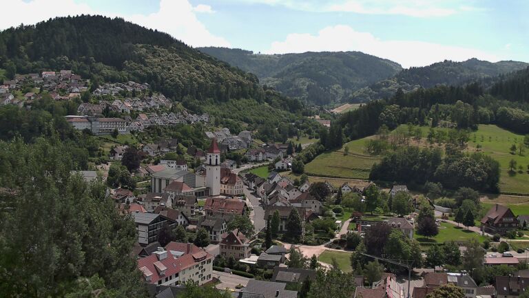 Dieses Bild zeigt eine Webcam-Aufnahme von Ottenhöfen, aufgenommen am Dienstag, den 23.06.2026 um 13:50 Uhr