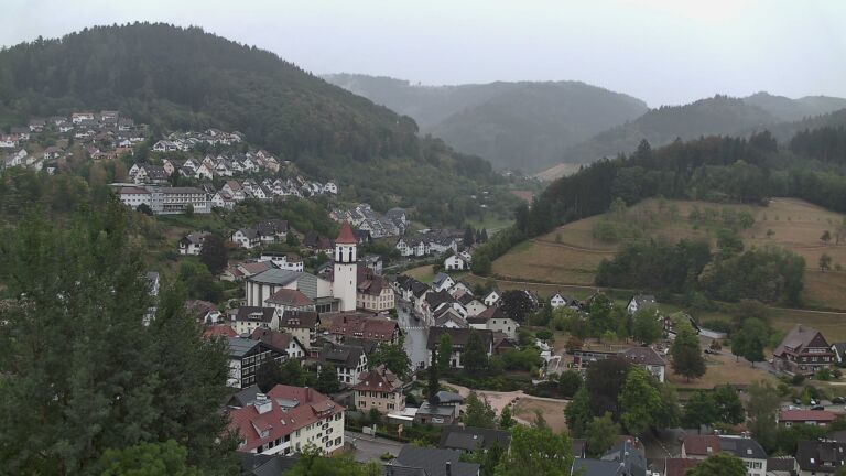 Dieses Bild zeigt eine Webcam-Aufnahme von Ottenhöfen, aufgenommen am Freitag, den 21.08.2026 um 13:10 Uhr