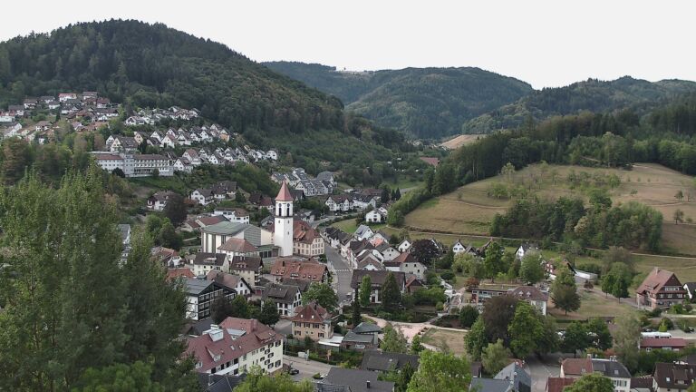 Dieses Bild zeigt eine Webcam-Aufnahme von Ottenhöfen, aufgenommen am Donnerstag, den 27.08.2026 um 08:20 Uhr