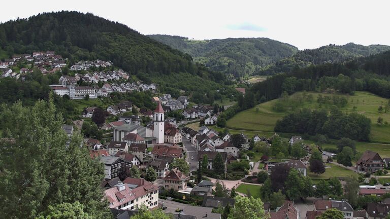 Dieses Bild zeigt eine Webcam-Aufnahme von Ottenhöfen, aufgenommen am Montag, den 01.06.2026 um 15:40 Uhr