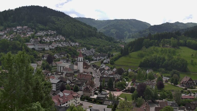 Dieses Bild zeigt eine Webcam-Aufnahme von Ottenhöfen, aufgenommen am Sonntag, den 10.05.2026 um 12:20 Uhr