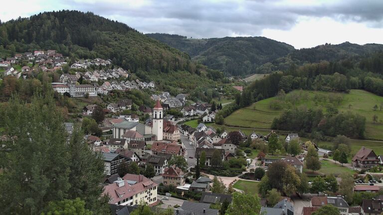 Dieses Bild zeigt eine Webcam-Aufnahme von Ottenhöfen, aufgenommen am Samstag, den 10.10.2026 um 16:00 Uhr