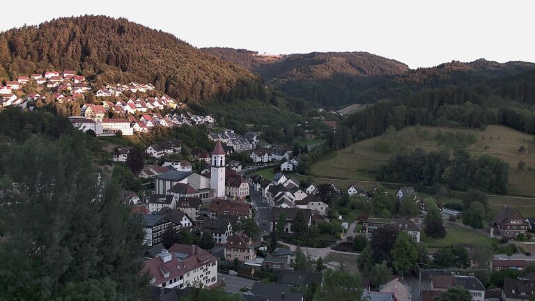 Dieses Bild zeigt eine Webcam-Aufnahme von Ottenhöfen, aufgenommen am Sonntag, den 12.07.2026 um 21:00 Uhr